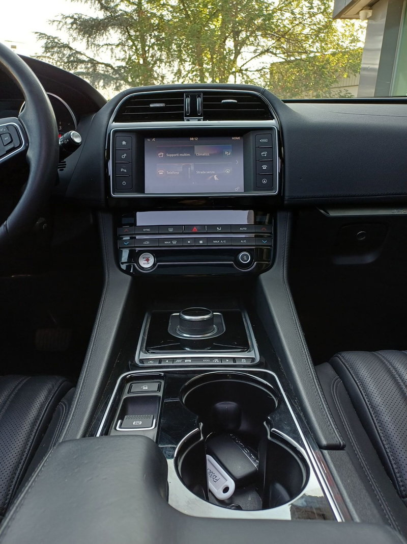 Jaguar F-Pace usata a Modena (14)