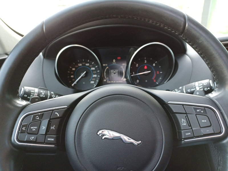 Jaguar F-Pace usata a Modena (17)