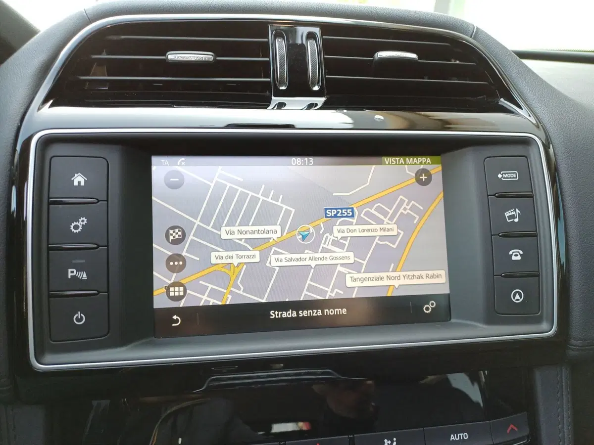 Jaguar F-Pace usata a Modena (18)
