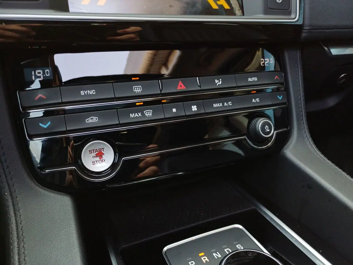 Jaguar F-Pace usata a Modena (20)