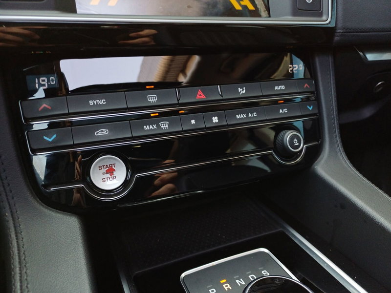 Jaguar F-Pace usata a Modena (20)