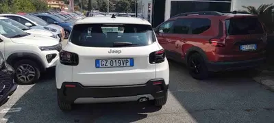 Jeep Avenger 1.2 turbo e-hybrid mhev Altitude fwd 110cv edct6 del 2025 usata a Roma