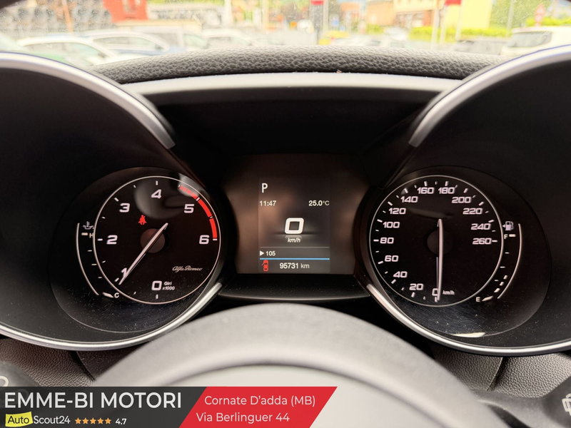 Alfa Romeo Giulia usata a Lecco (13)