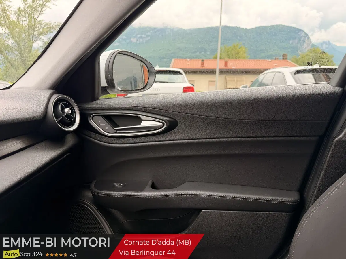 Alfa Romeo Giulia usata a Lecco (19)