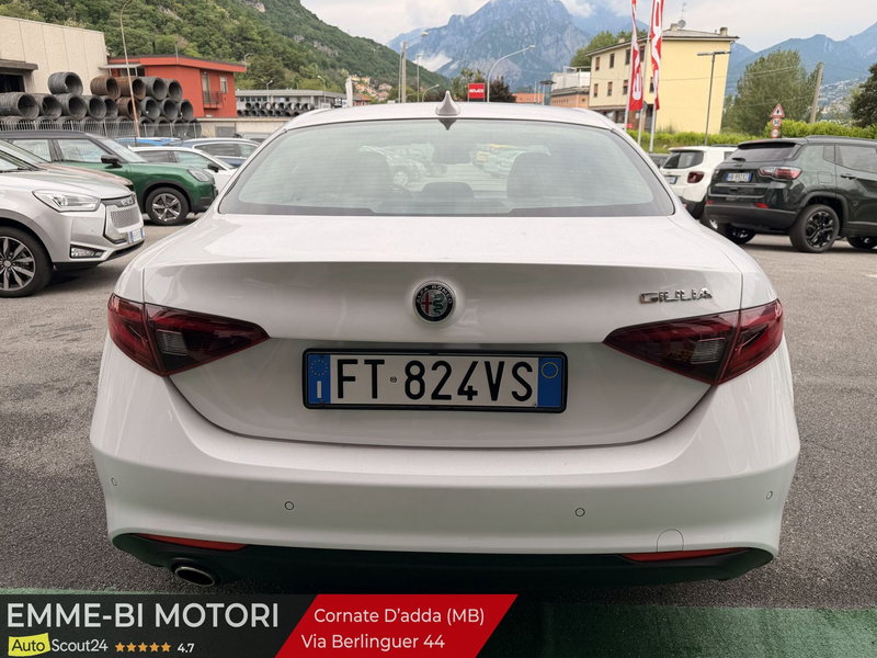 Alfa Romeo Giulia usata a Lecco (4)