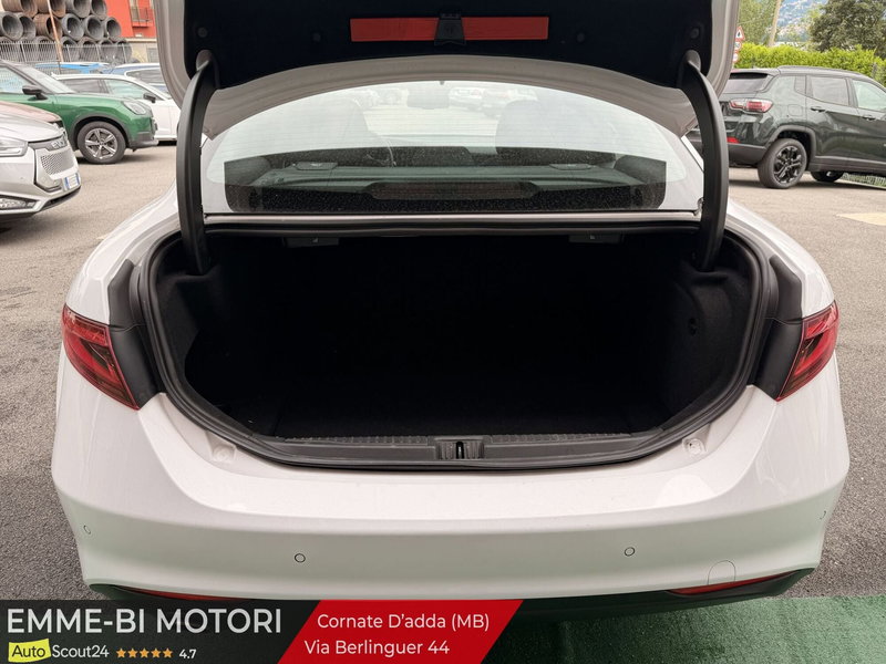 Alfa Romeo Giulia usata a Lecco (7)