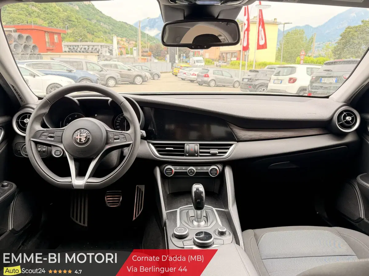 Alfa Romeo Giulia usata a Lecco (9)