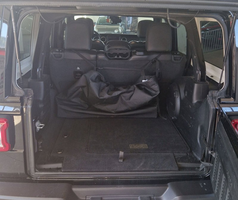 Jeep Wrangler Unlimited usata a Terni (10)