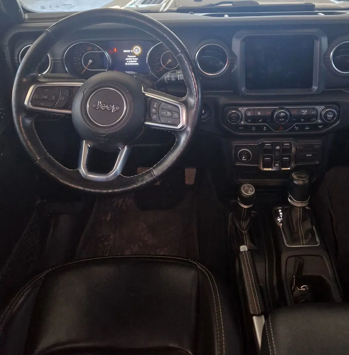 Jeep Wrangler Unlimited usata a Terni (11)