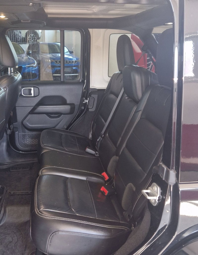 Jeep Wrangler Unlimited usata a Terni (9)