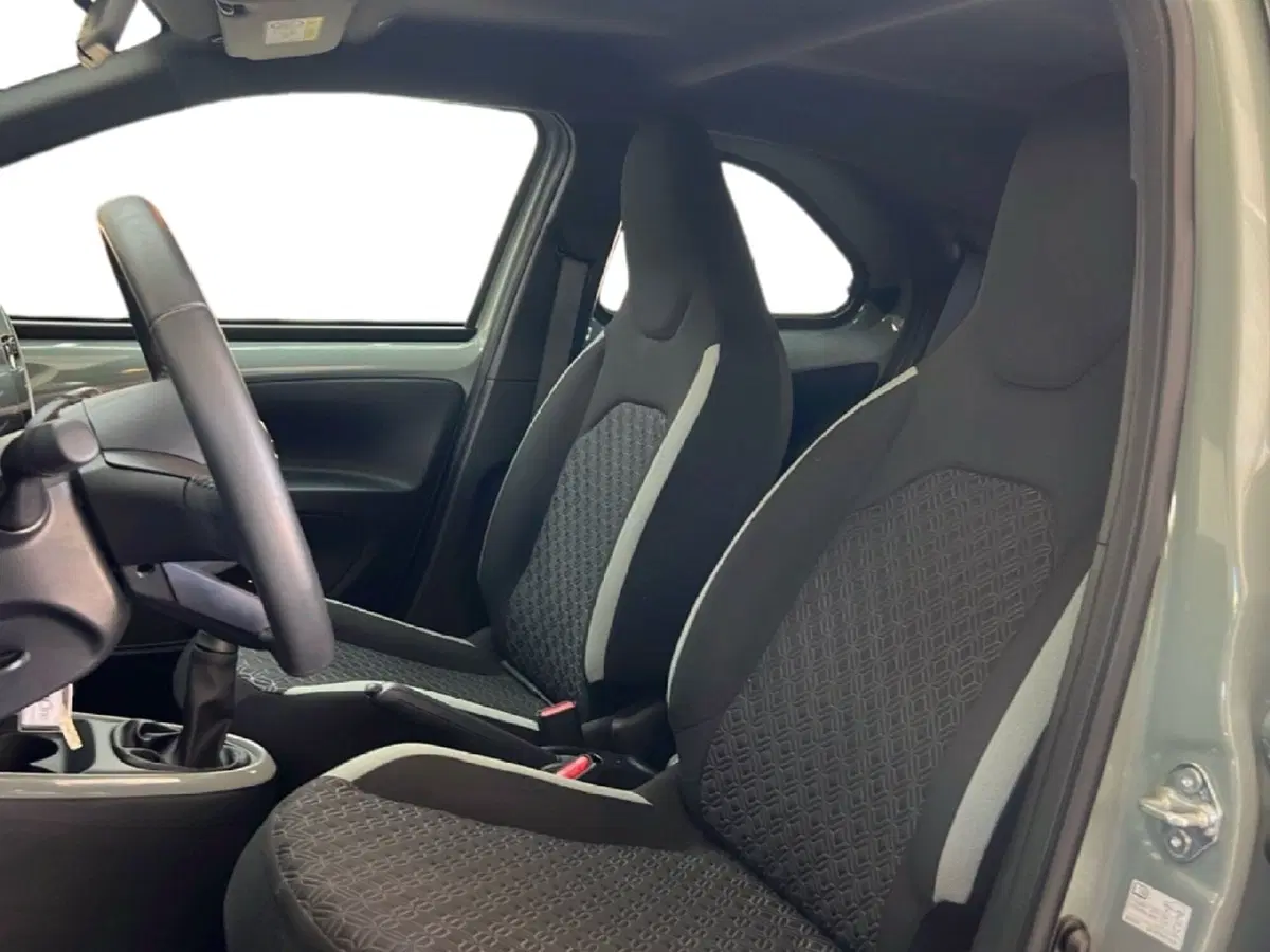 Toyota Aygo X usata a Roma (12)