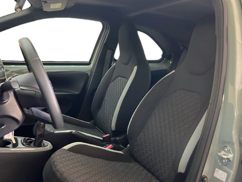 Toyota Aygo X usata a Roma (12)