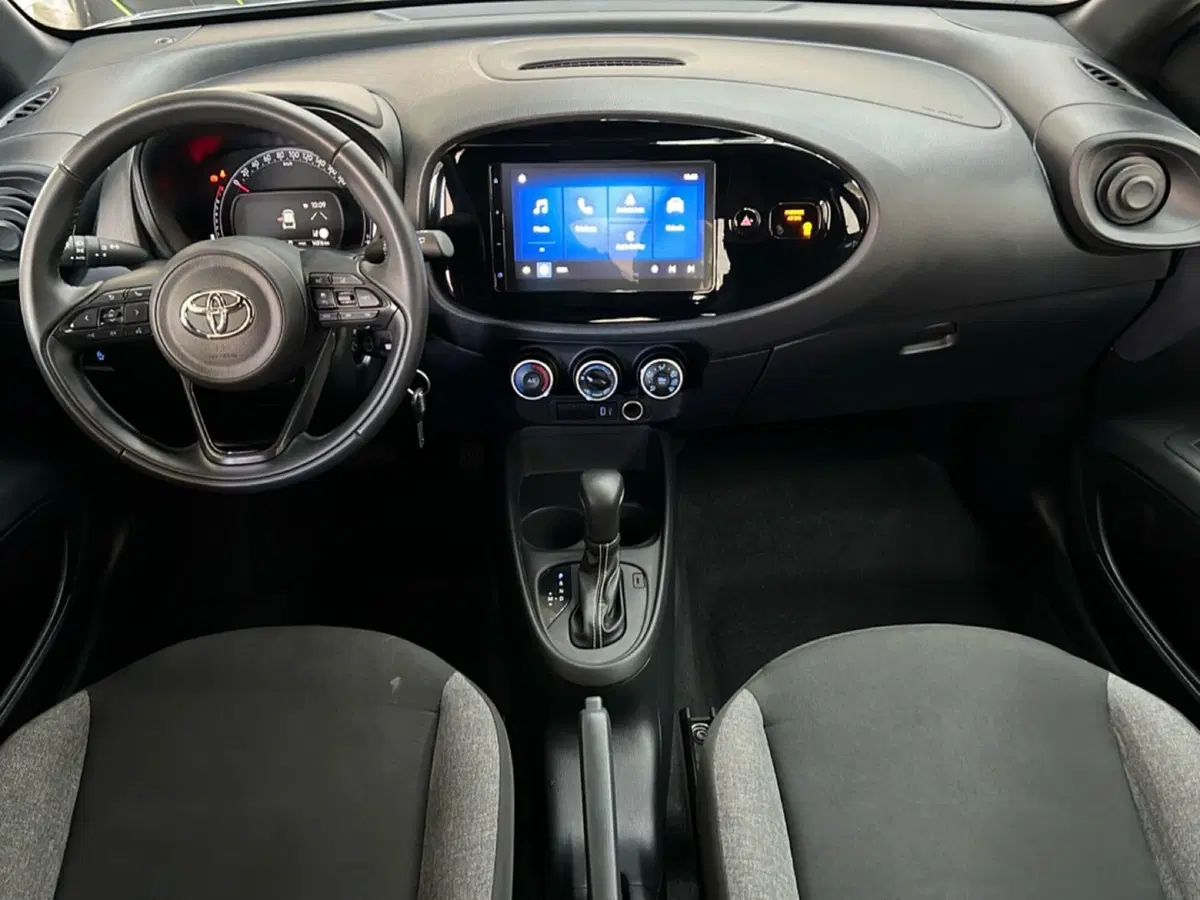 Toyota Aygo X usata a Roma (11)