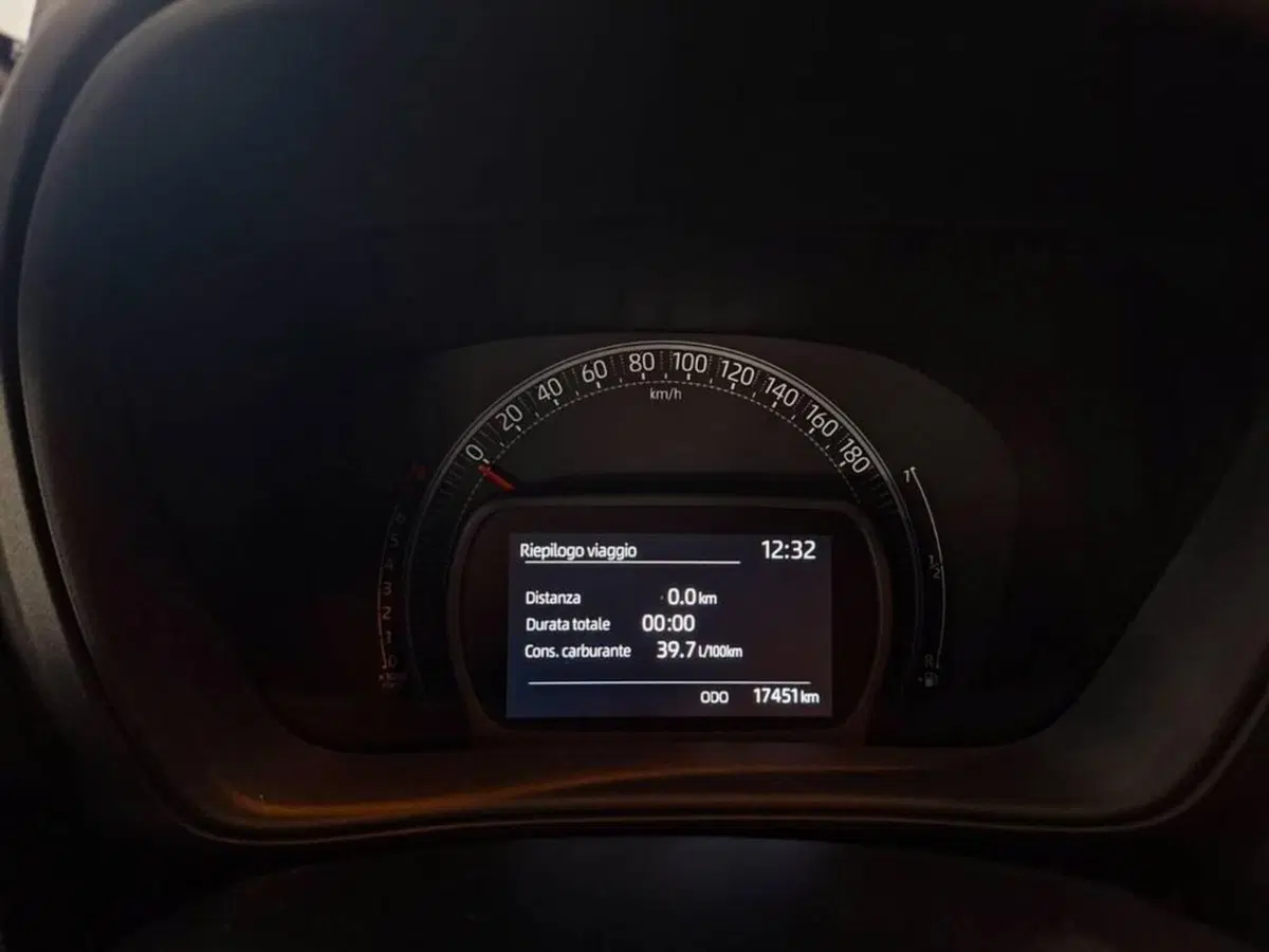 Toyota Aygo X usata a Torino (9)