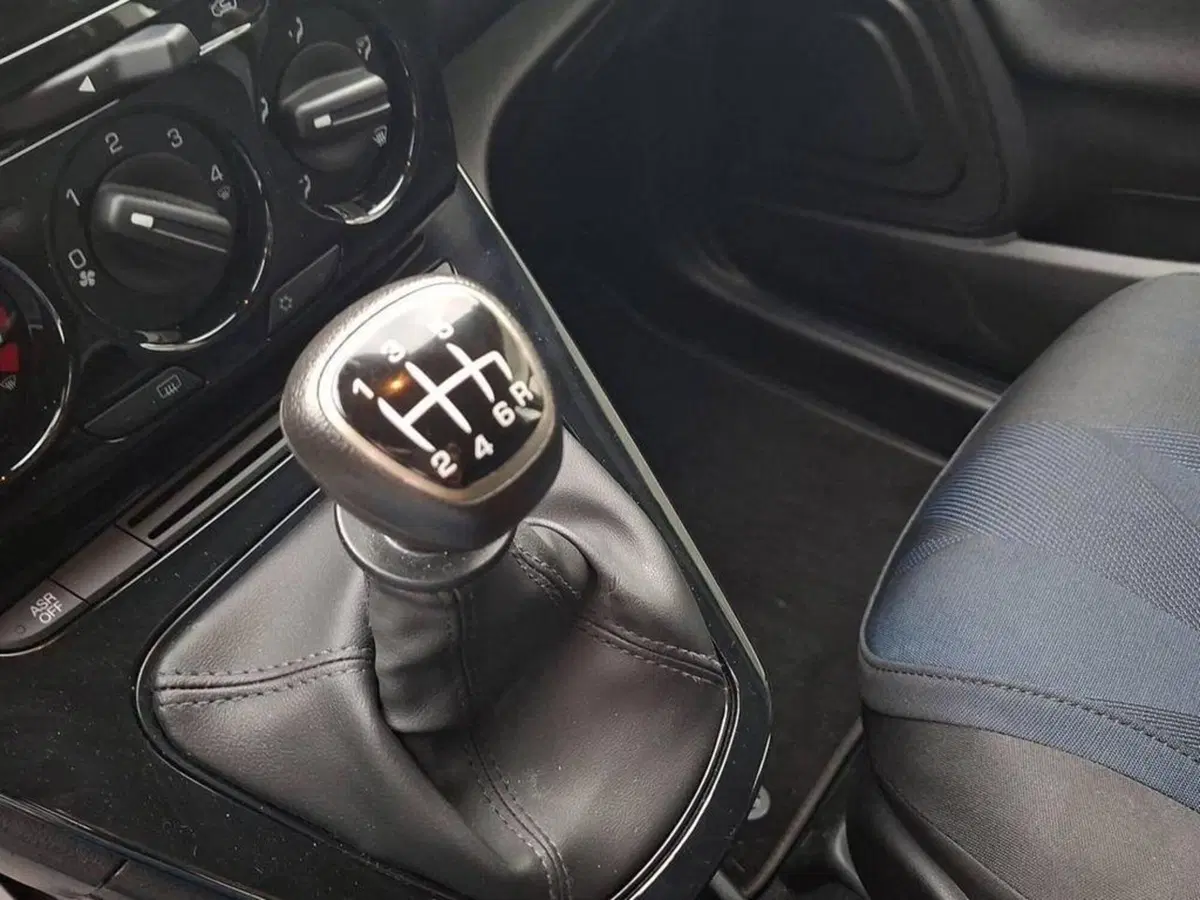 Lancia Ypsilon usata a Torino (10)