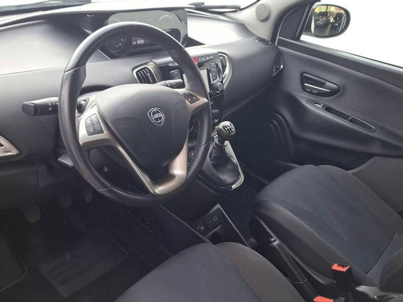 Lancia Ypsilon usata a Torino (11)