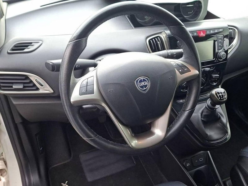 Lancia Ypsilon usata a Torino (12)