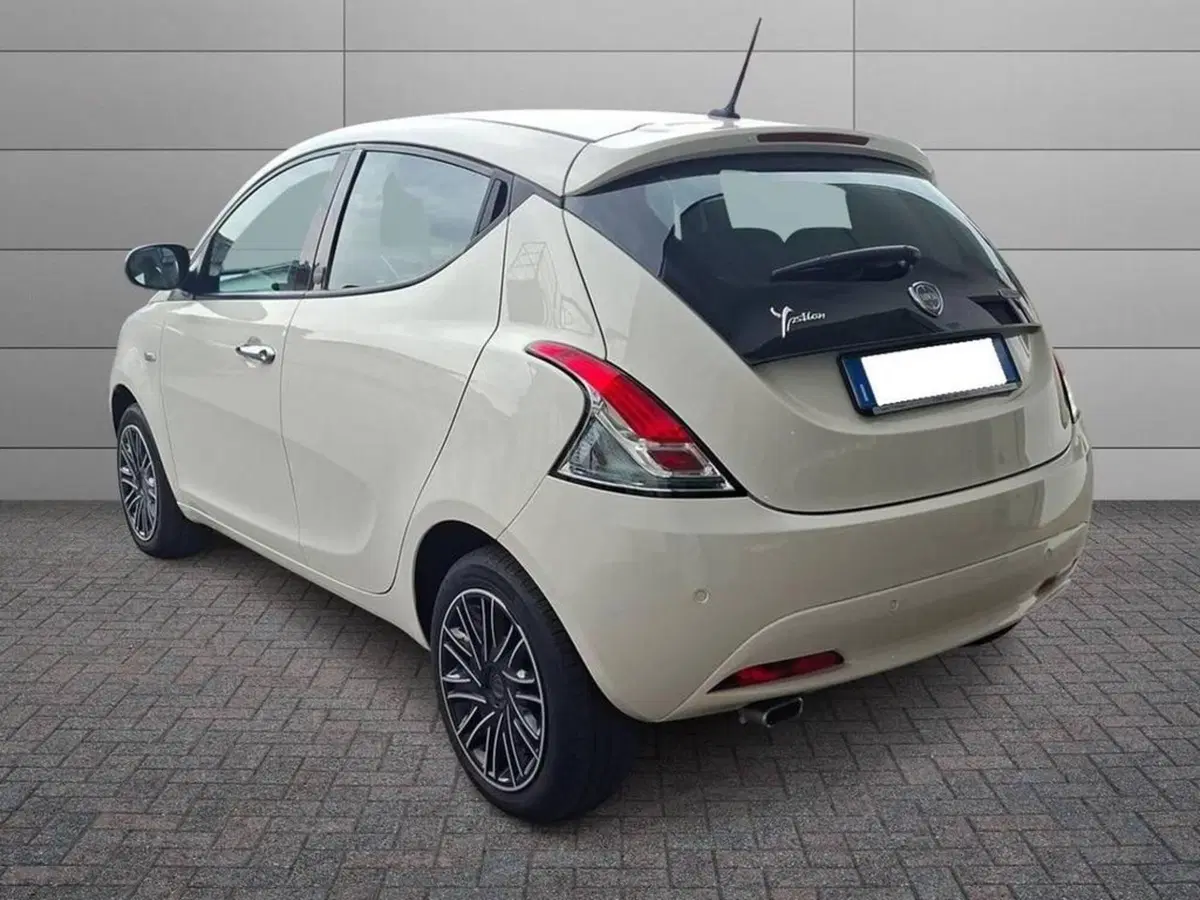 Lancia Ypsilon usata a Torino (2)