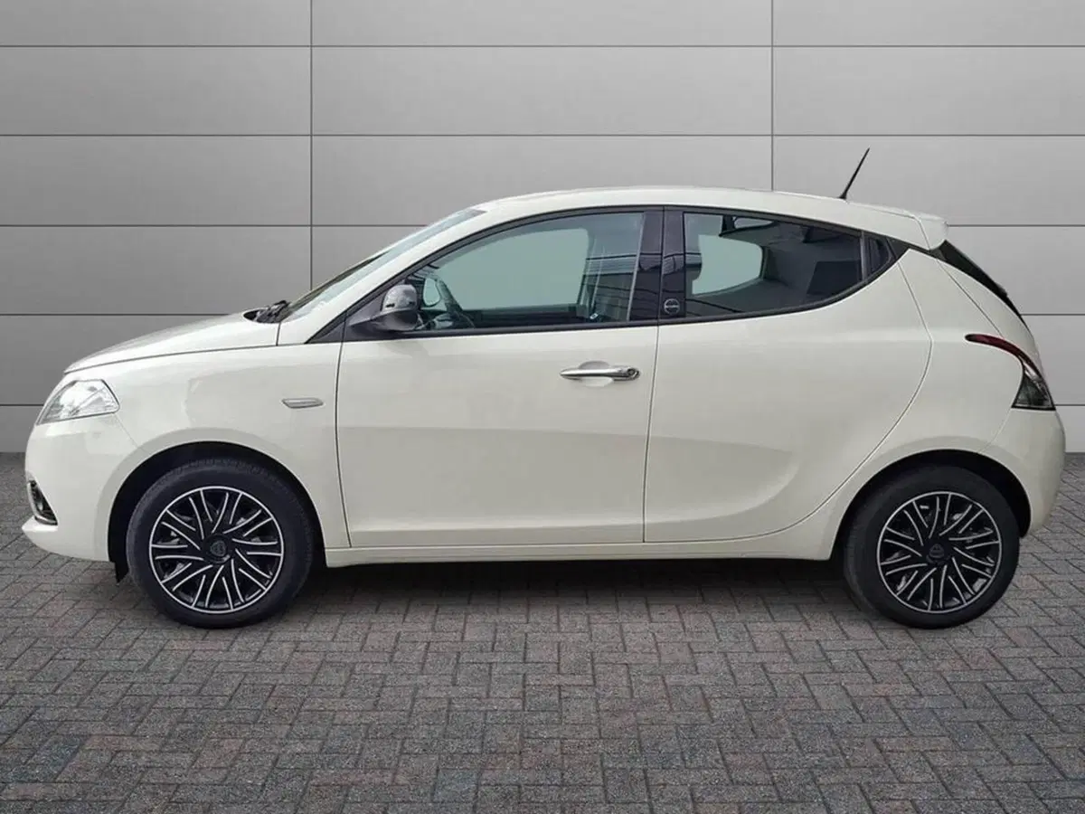 Lancia Ypsilon usata a Torino (6)