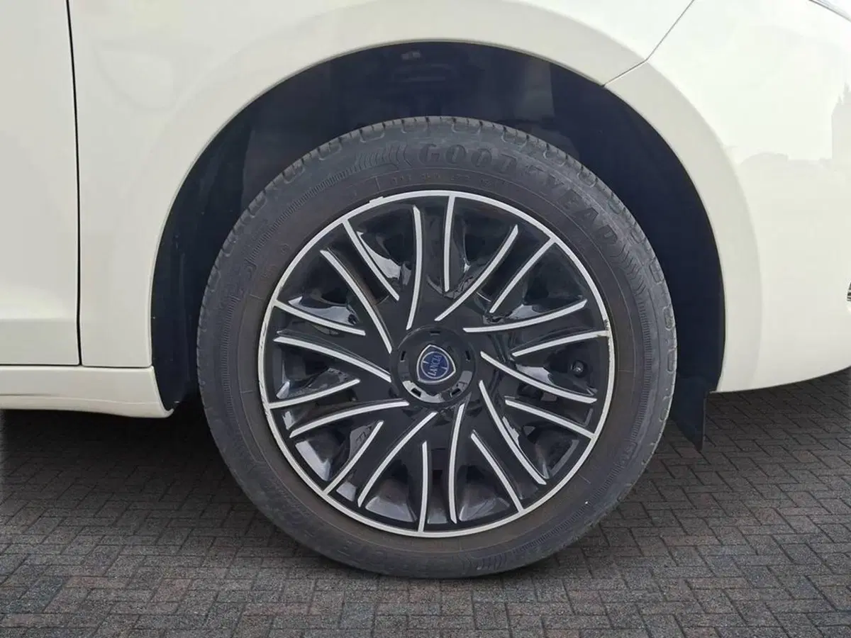 Lancia Ypsilon usata a Torino (7)