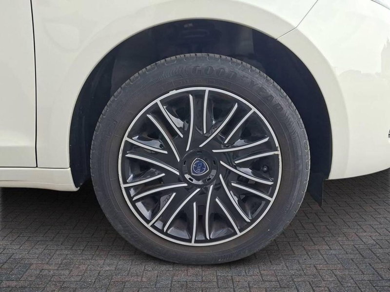 Lancia Ypsilon usata a Torino (7)