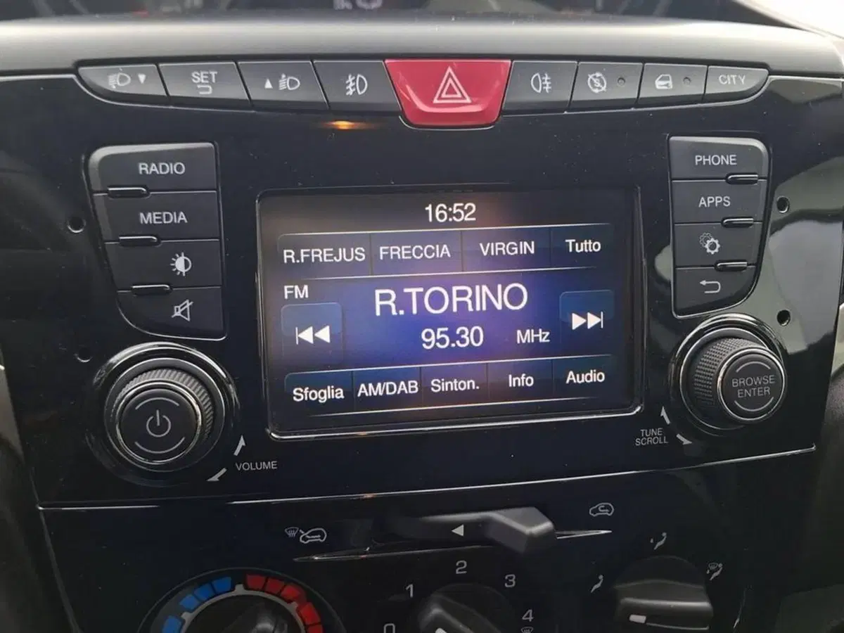 Lancia Ypsilon usata a Torino (9)