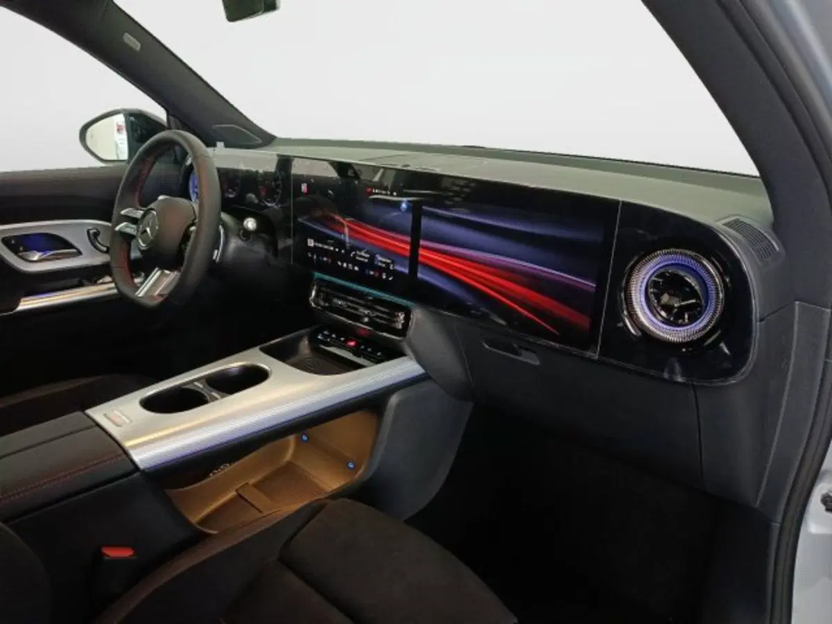 Mercedes-Benz GLB EQ nuova a Teramo (10)