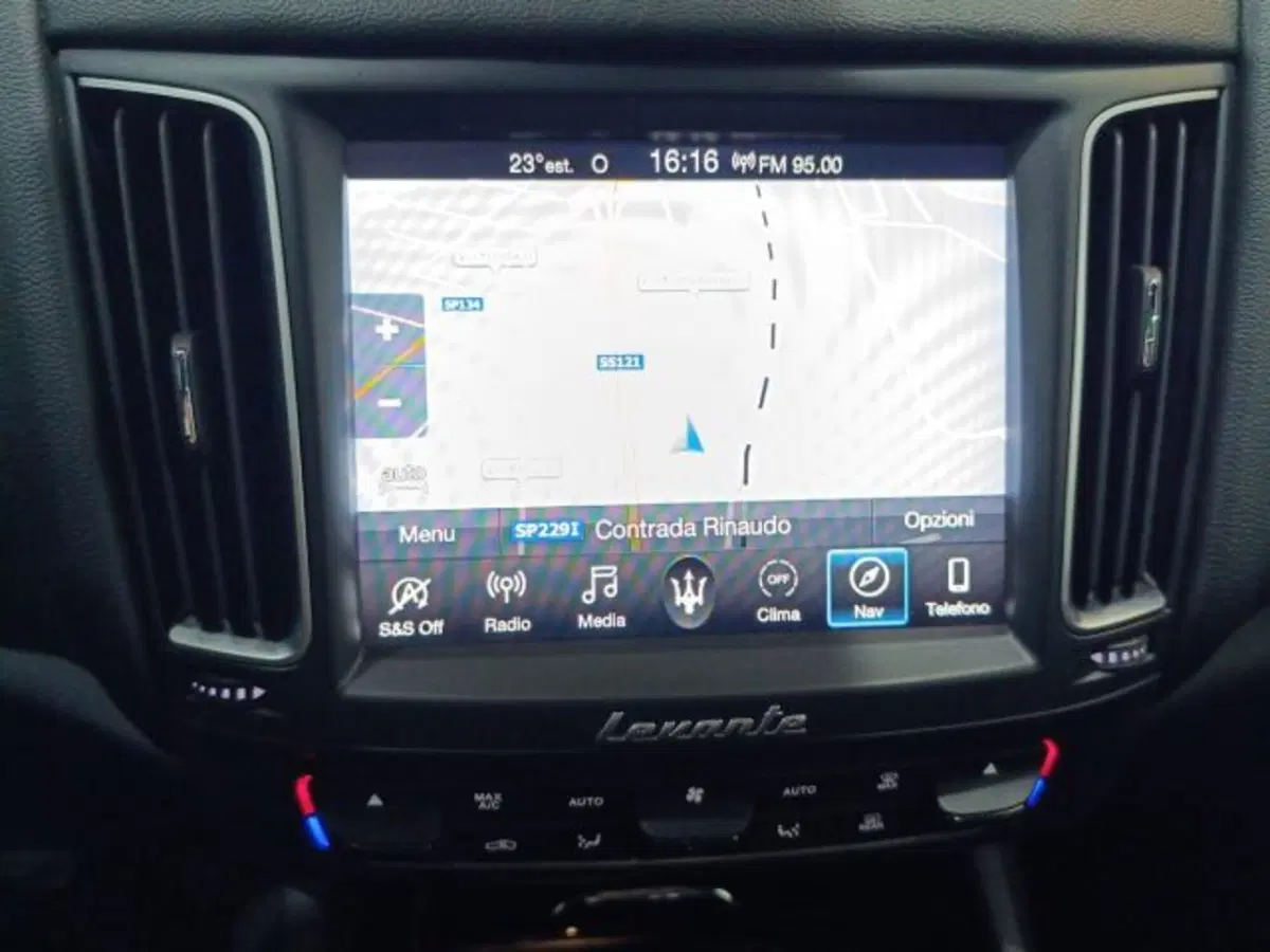 Maserati Levante usata a Catania (17)