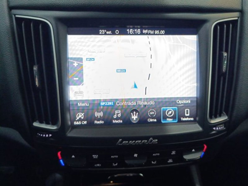 Maserati Levante usata a Catania (17)
