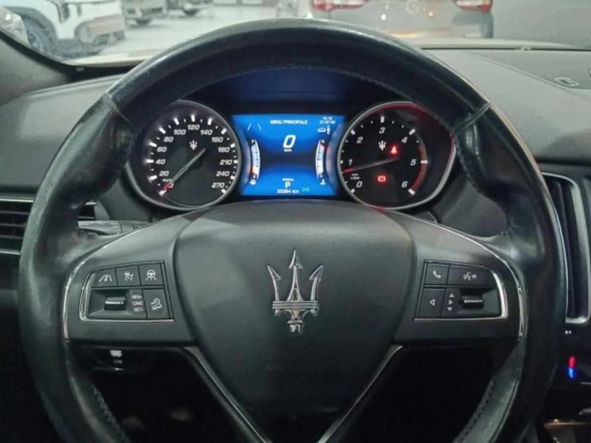 Maserati Levante usata a Catania (18)