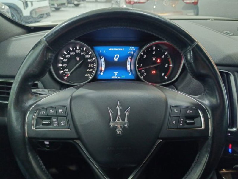 Maserati Levante usata a Catania (18)