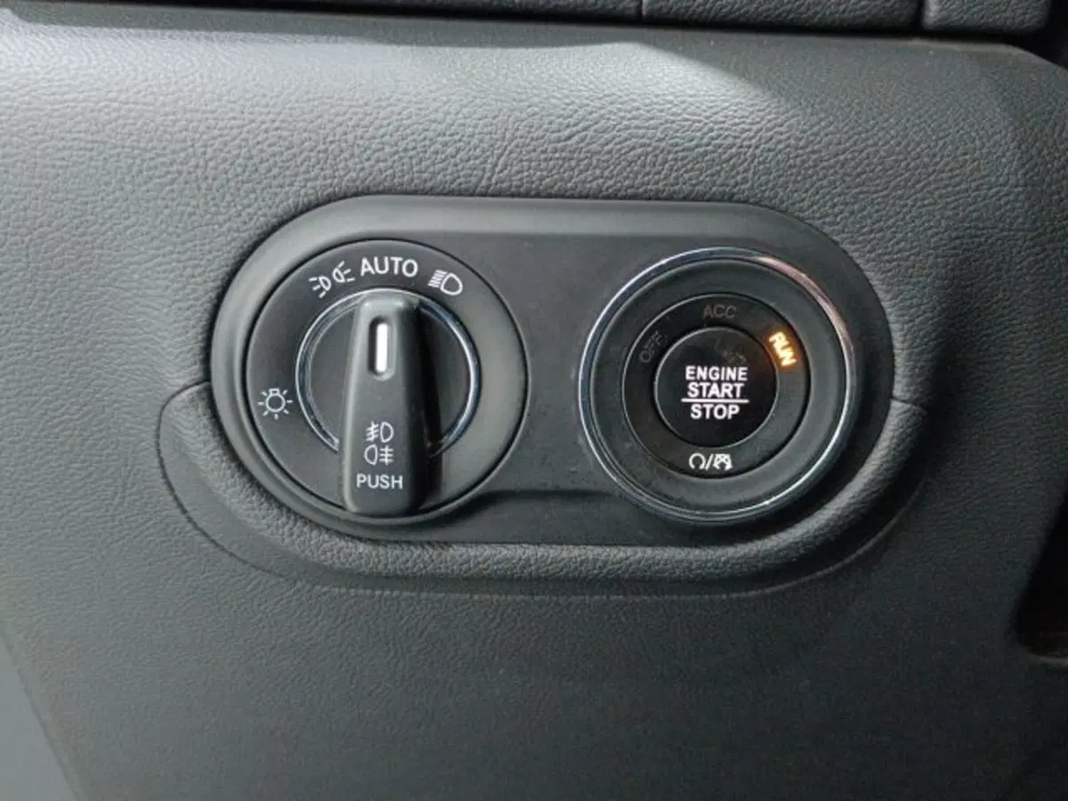 Maserati Levante usata a Catania (19)