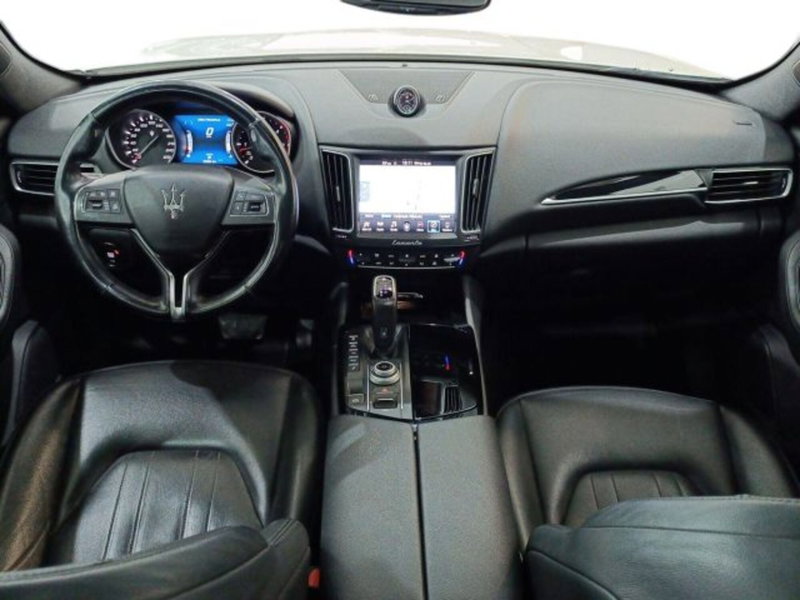 Maserati Levante usata a Catania (7)