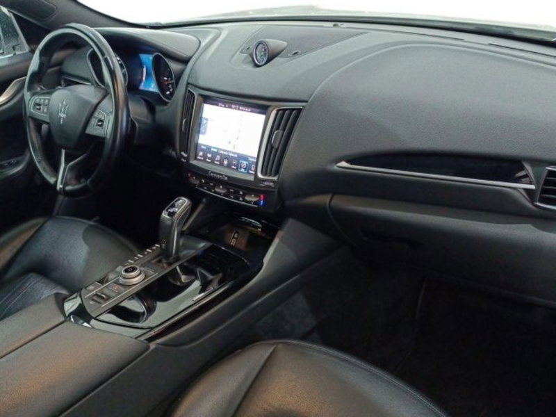 Maserati Levante usata a Catania (9)
