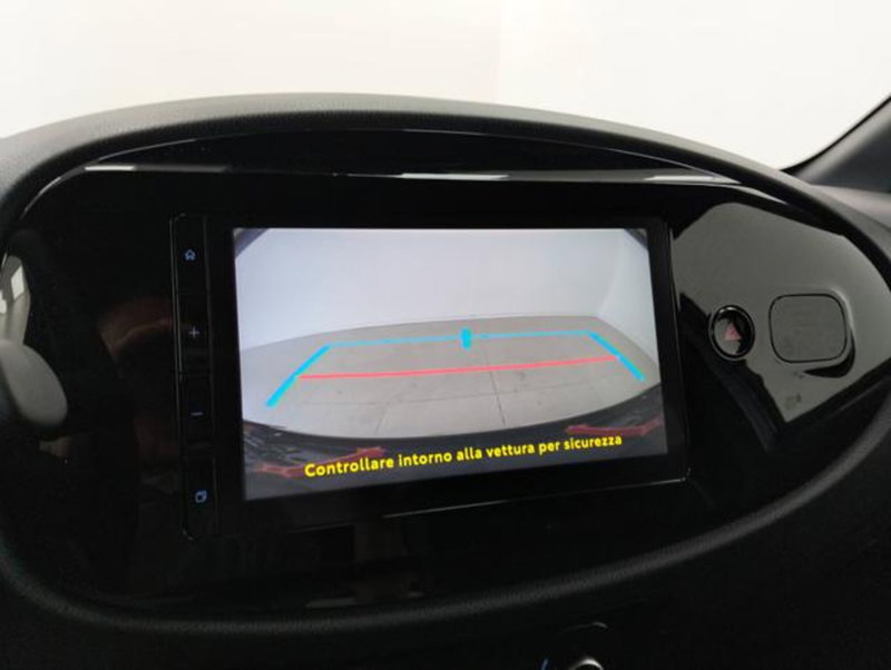 Toyota Aygo X nuova a Como (16)