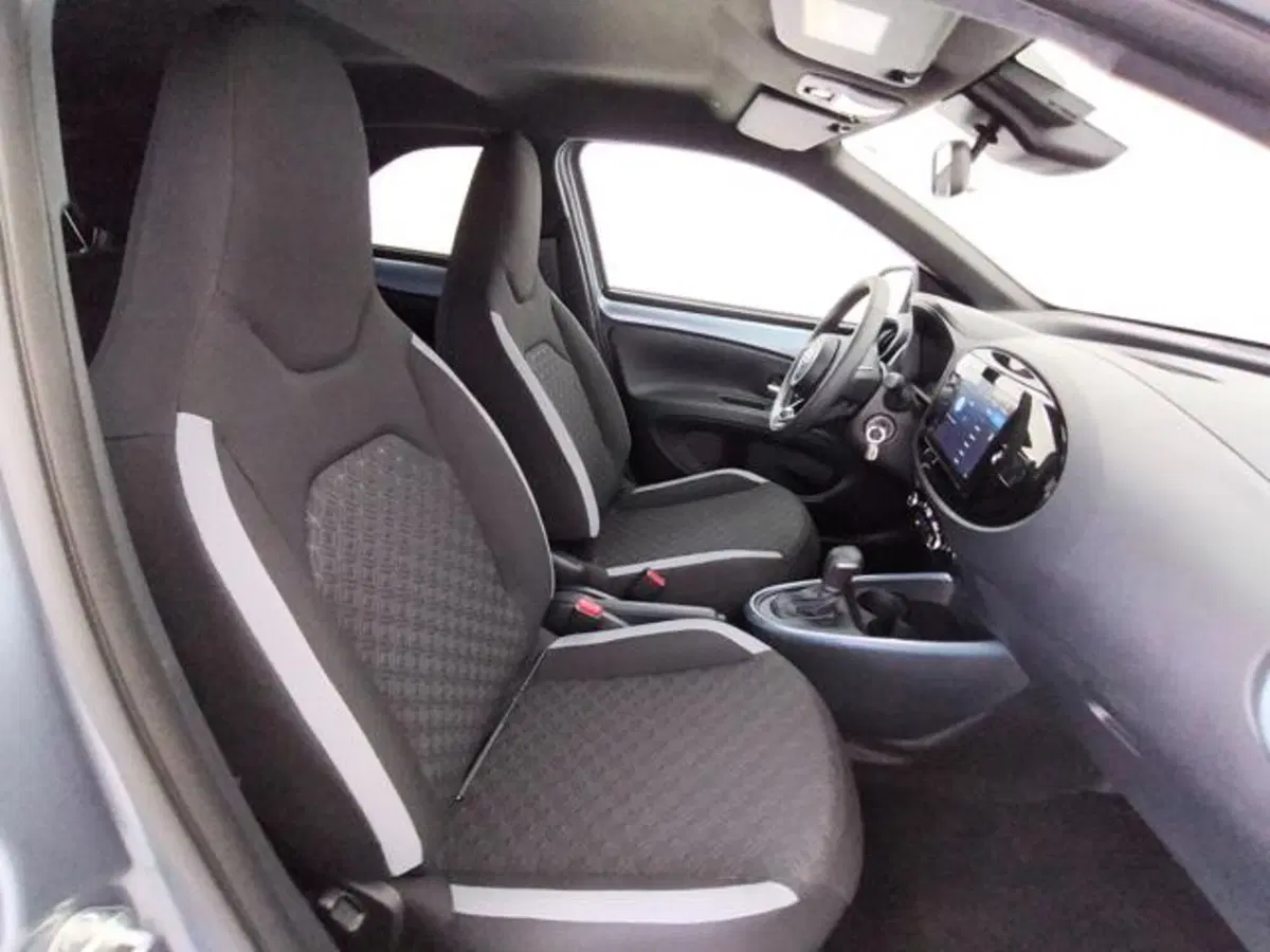 Toyota Aygo X nuova a Como (3)