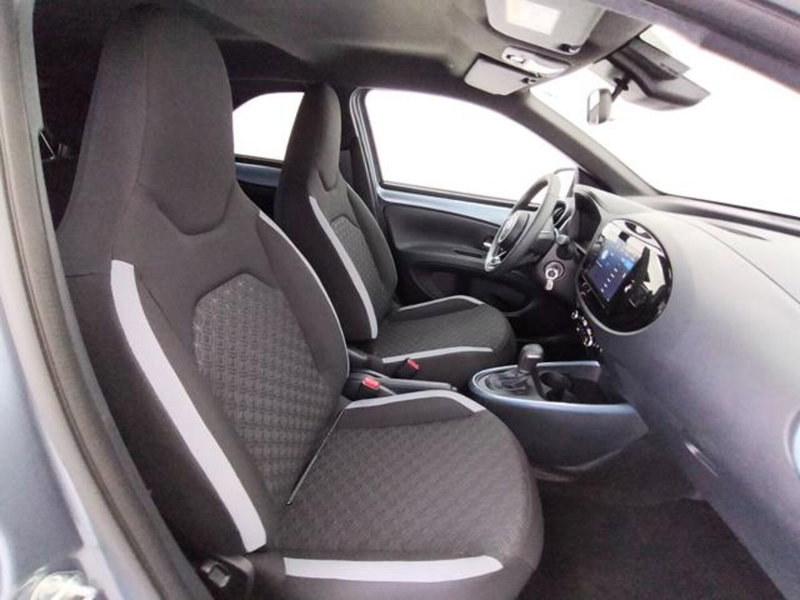 Toyota Aygo X nuova a Como (3)