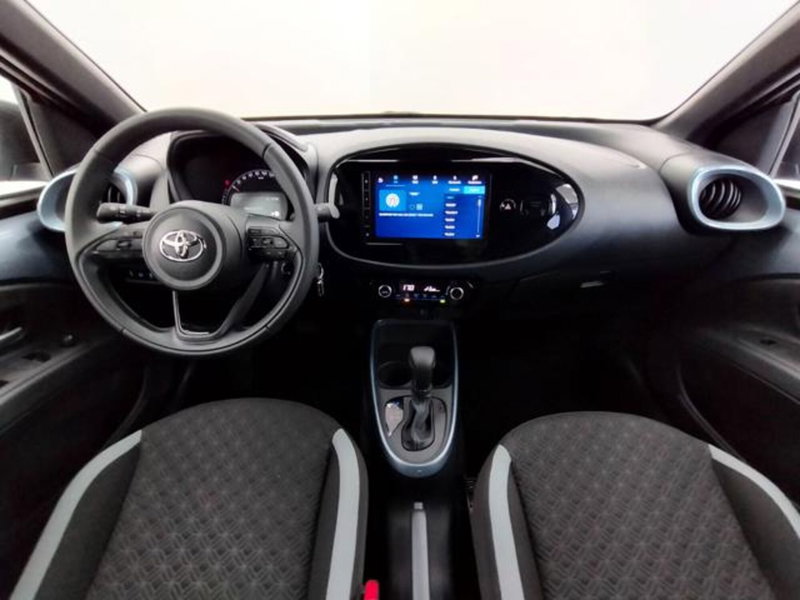 Toyota Aygo X nuova a Como (4)