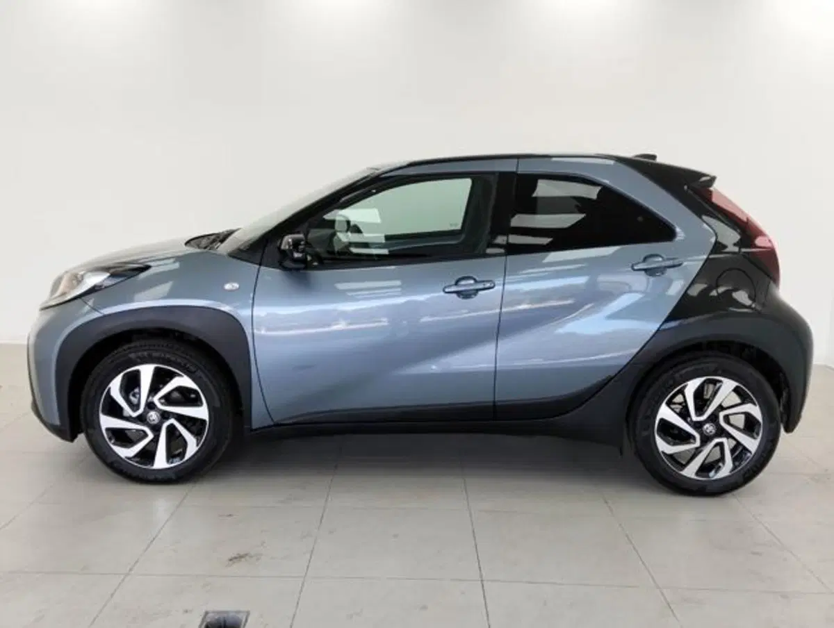 Toyota Aygo X nuova a Como (8)