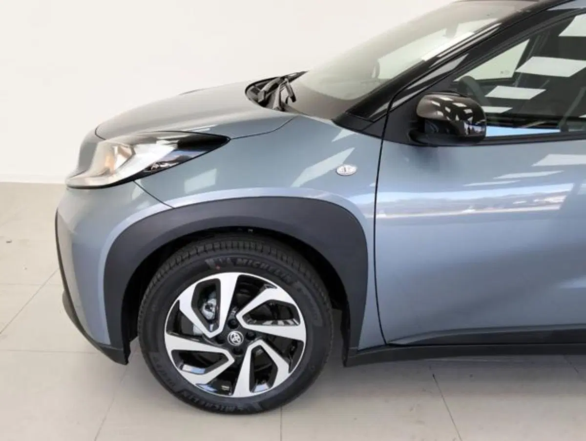 Toyota Aygo X nuova a Como (9)