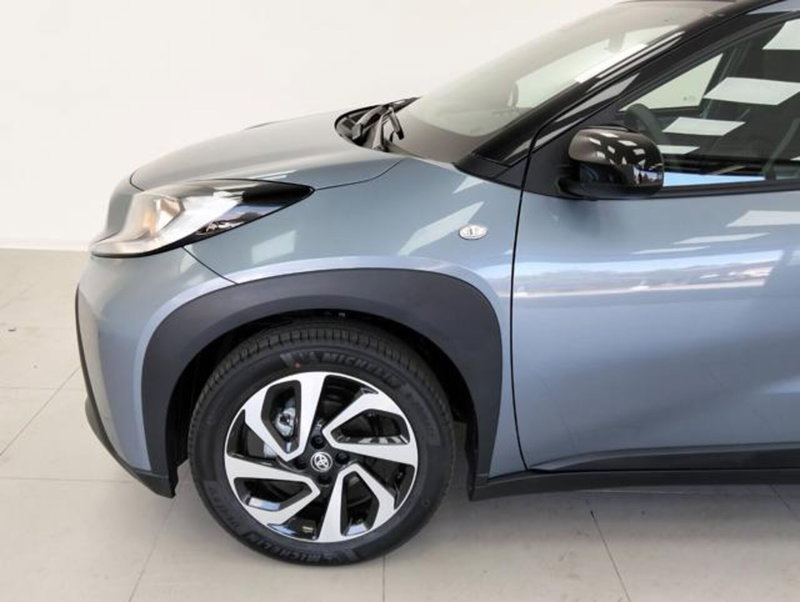 Toyota Aygo X nuova a Como (9)