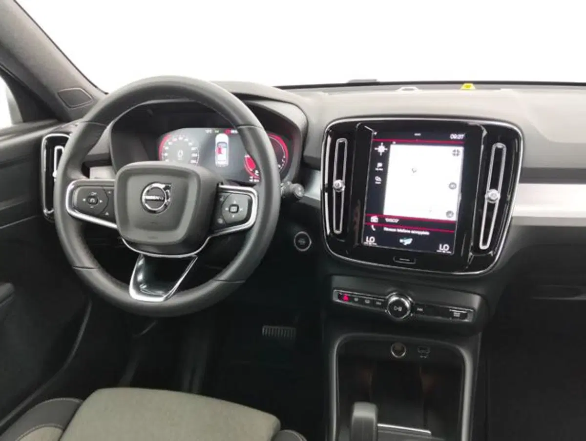 Volvo XC40 usata a Como (11)