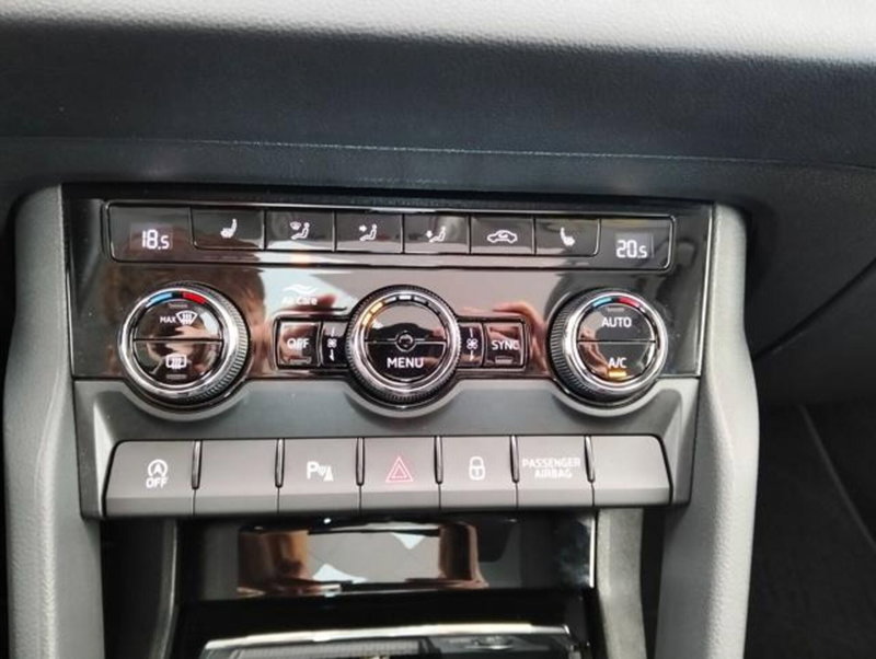 Skoda Karoq usata a Como (18)