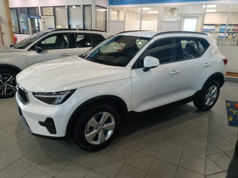 Volvo XC40 nuova a Novara