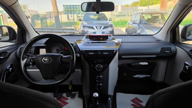 Toyota iQ usata a Macerata (8)