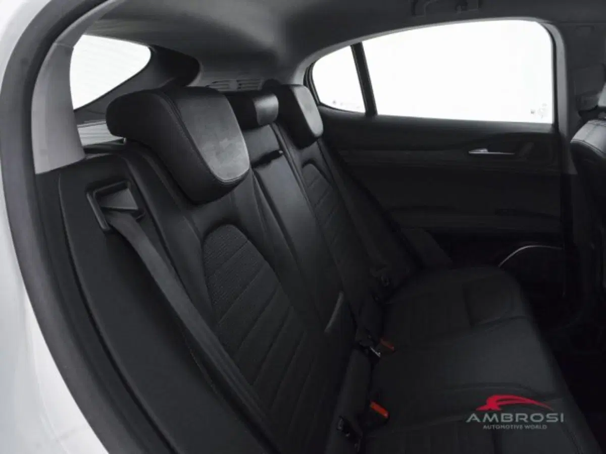 Alfa Romeo Stelvio usata a Perugia (11)