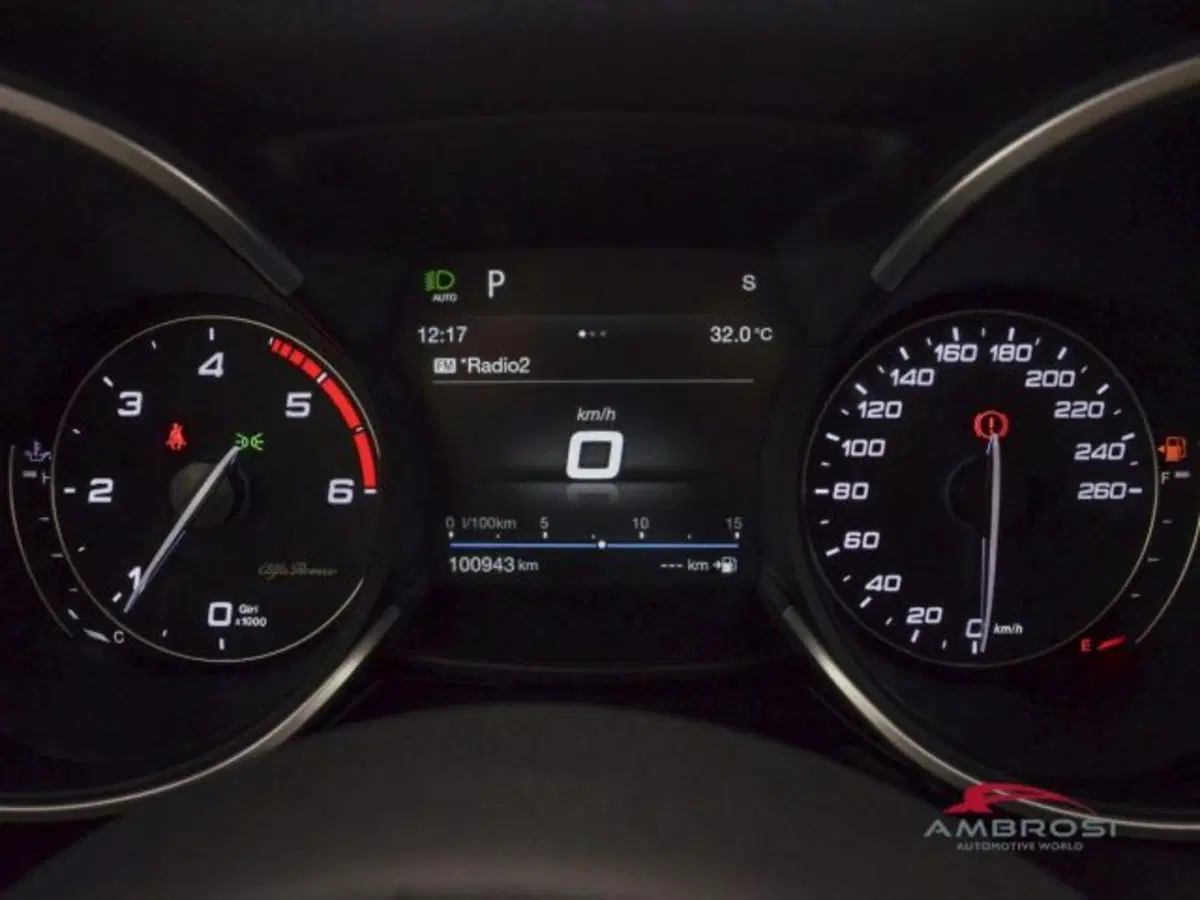 Alfa Romeo Stelvio usata a Perugia (13)
