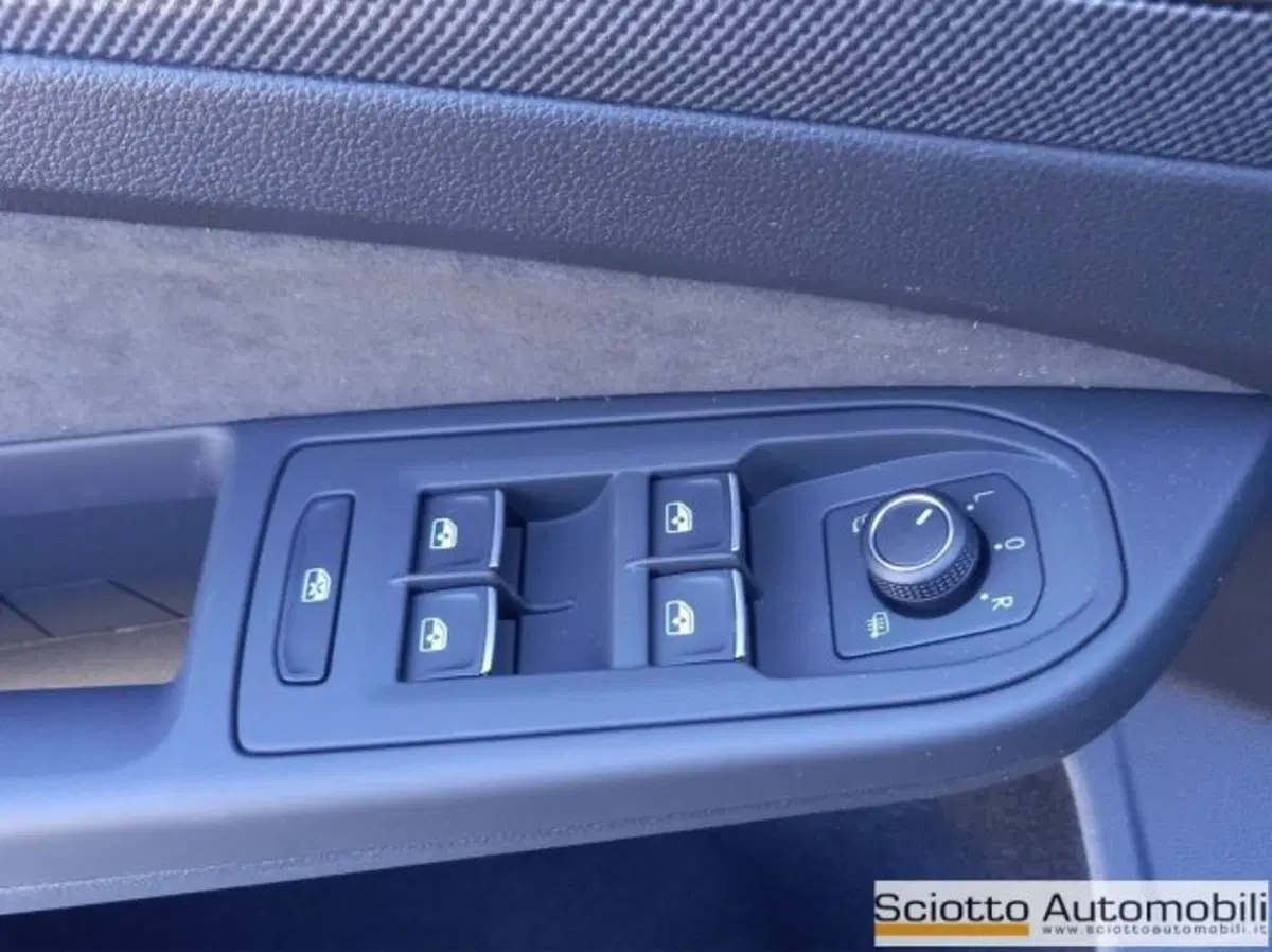 Volkswagen Golf Variant nuova a Messina (12)