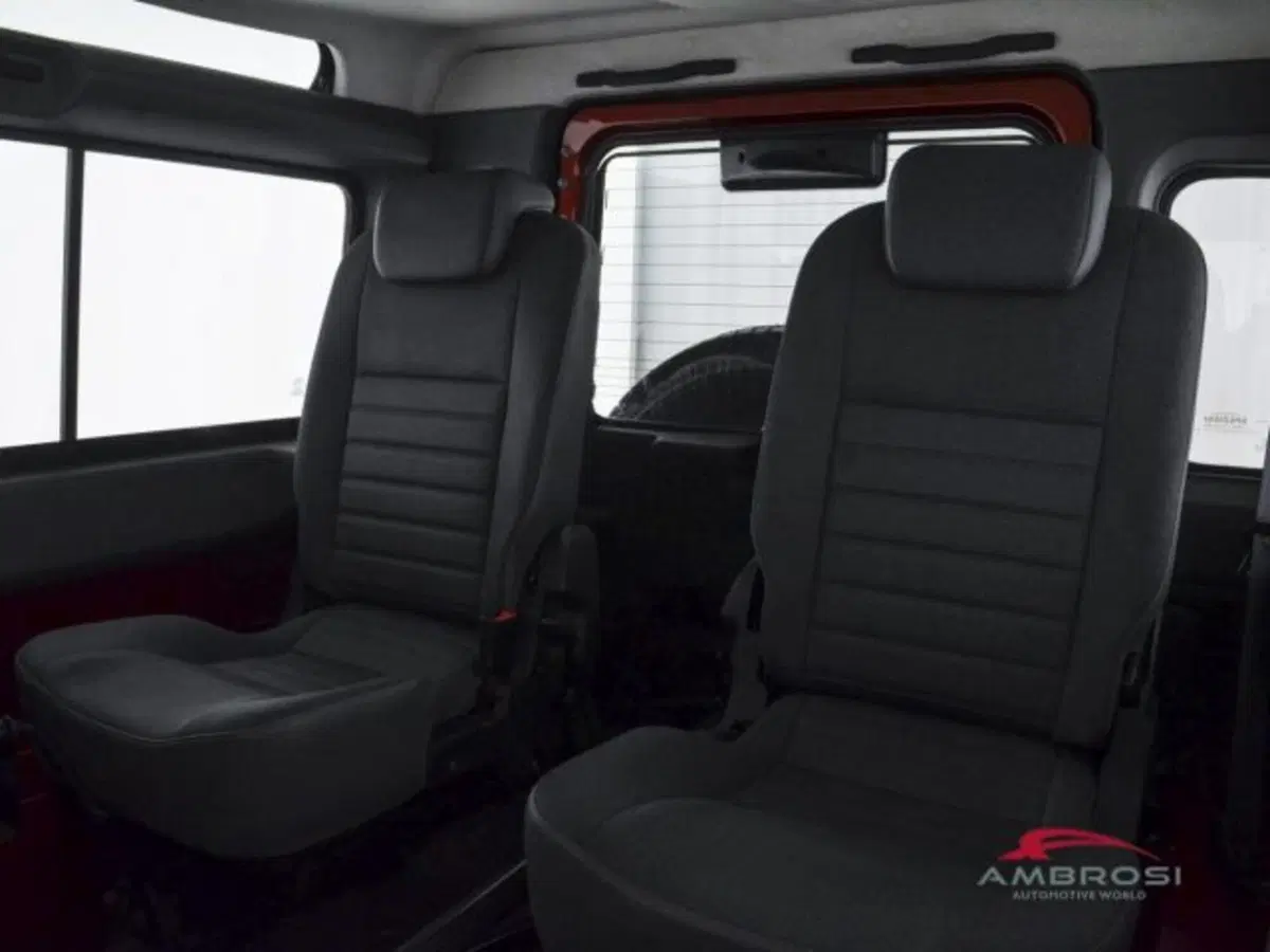 Land Rover Defender usata a Perugia (10)