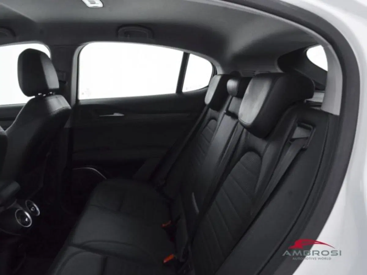 Alfa Romeo Stelvio usata a Perugia (10)